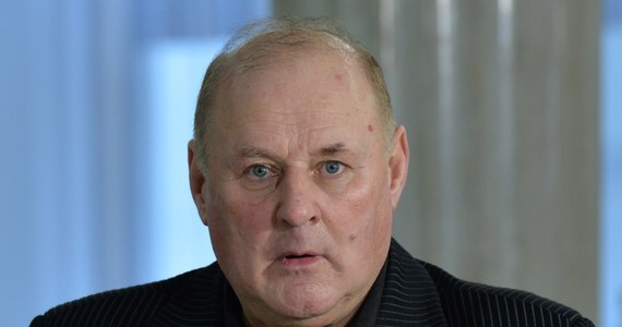 Jan Tomaszewski został usunięty z klubu PiS za "proputinowskie" wypowiedzi - powiedział prezes PiS Jarosław Kaczyński. Podkreślił, że wbrew twierdzeniom samego Tomaszewskiego, nie ma to związku z konfliktem w łódzkim PiS. 
