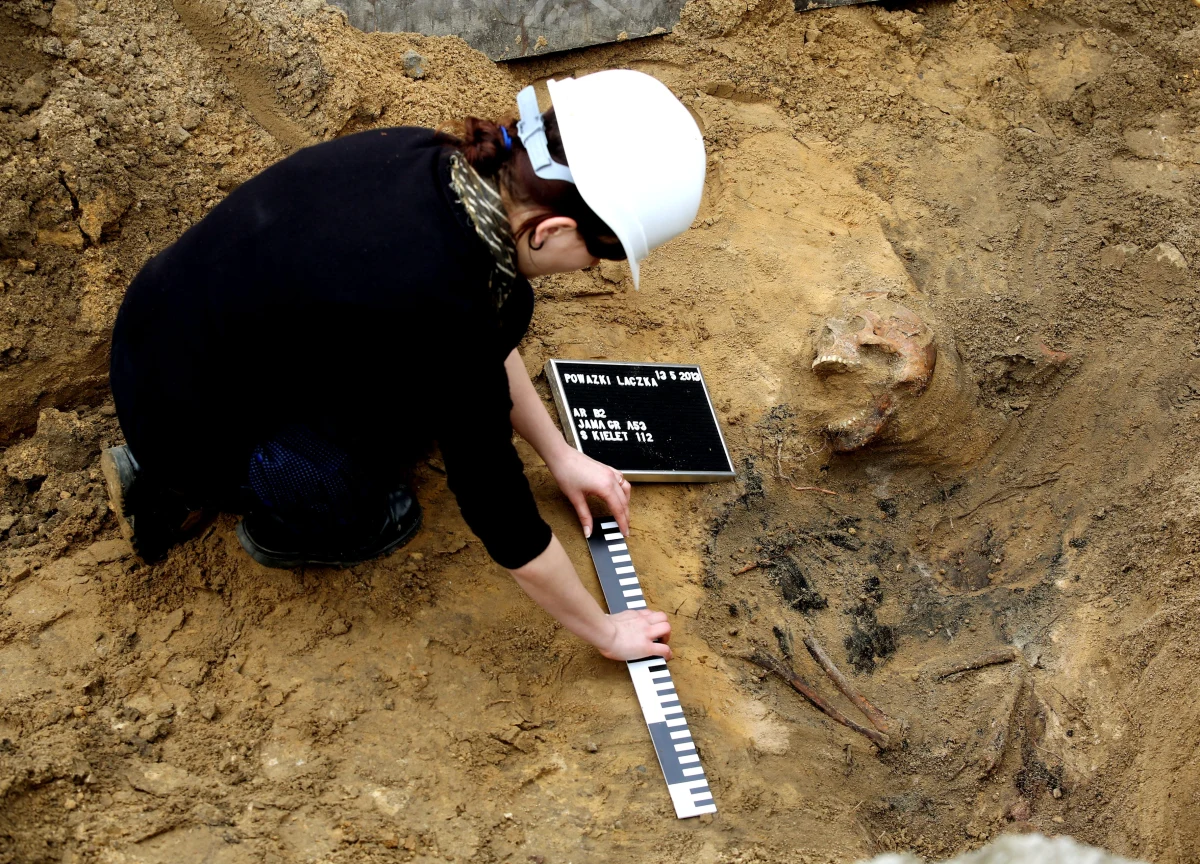 We wrześniu prokuratorzy i archeolodzy Instytutu Pamięci Narodowej wrócą na Łączkę - kwaterę "Ł" na warszawskich Powązkach Wojskowych. Od 3 lat szukają tam szczątków ofiar komunistycznego terroru - m.in generała Fieldorfa "Nila" i rotmistrza Witolda Pileckiego. 