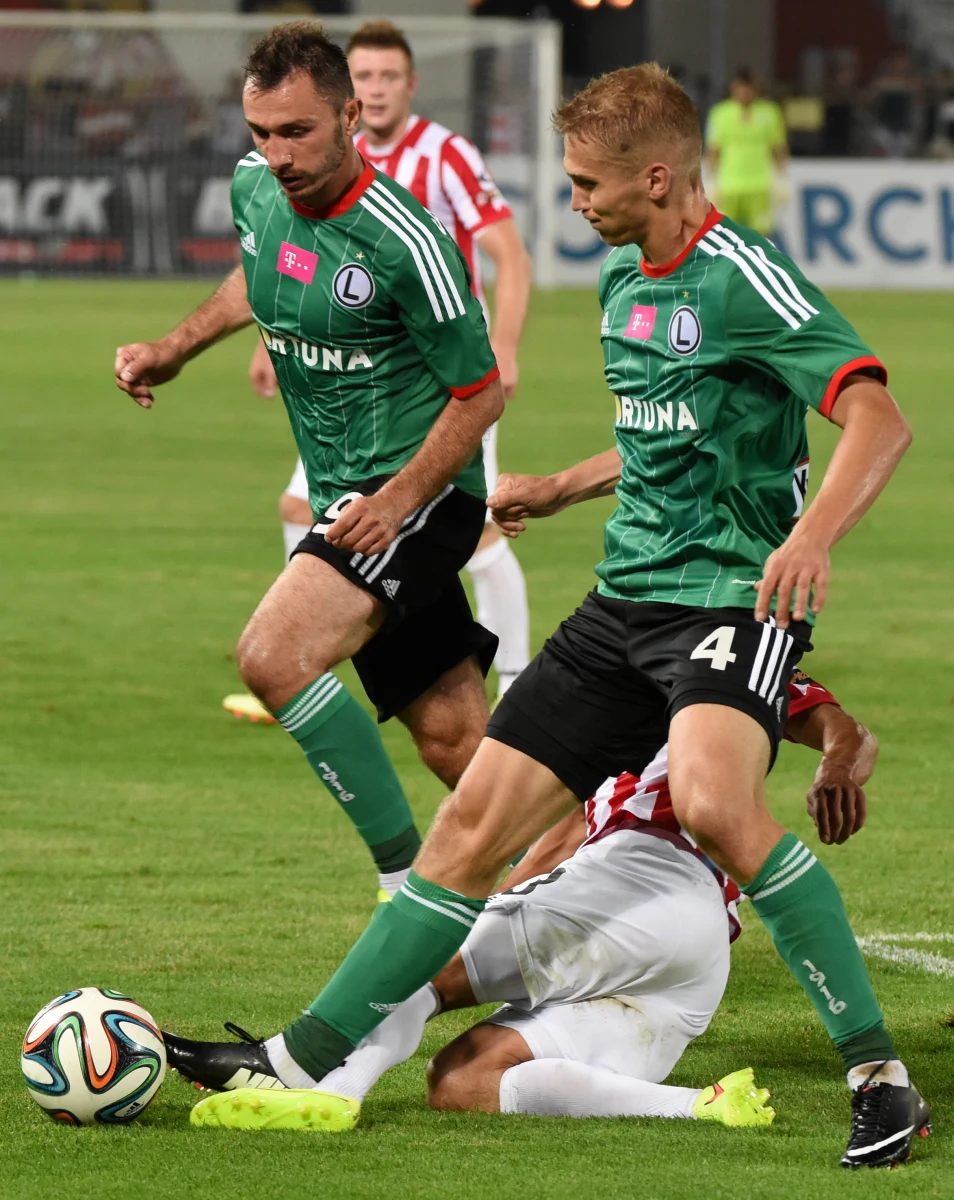 "Szkoci nie są już taką potęgą jak kiedyś, więc jestem dobrej myśli" - mówi przed pierwszym meczem III rundy eliminacji piłkarskiej Ligi Mistrzów pomiędzy Legią Warszawa i Celticem Glasgow Maciej Sawicki. Były piłkarz stołecznej drużyny, a obecnie sekretarz generalny PZPN w rozmowie z Kacprem Merkiem zdradza również, że na mecz piłkarskiej reprezentacji Polski z Niemcami sprzedano już 20 tysięcy biletów, a październikowe spotkanie może być debiutem nowego, tytularnego sponsora kadry.