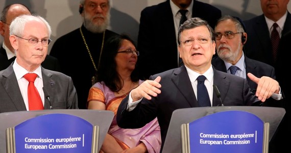 Europejscy przywódcy są zgodni w ocenie uzgodnionych we wtorek ekonomicznych sankcjach, które uderzą w rosyjską gospodarkę w związku z sytuacją na Ukrainie. „Przyjęte przez UE sankcje wobec Rosji są mocnym ostrzeżeniem, że aneksja terytorium i umyślne destabilizowanie sąsiedniego kraju są nie do zaakceptowania w XXI wieku” - oświadczyli szefowie Rady Europejskiej Herman Van Rompuy i Komisji Europejskiej Jose Barroso. „Ta decyzja była konieczna” – stwierdziła kanclerz Niemiec Angela Merkel. 
