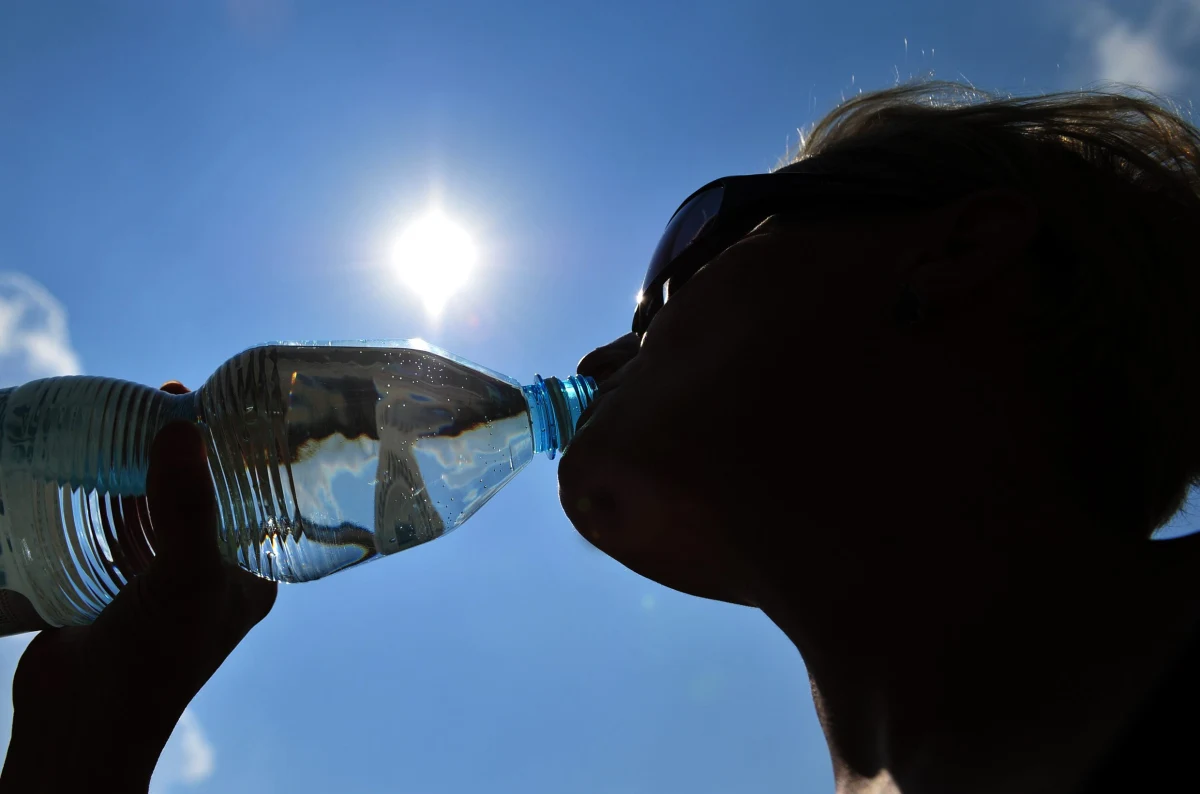 Przed nami kolejny upalny i burzowy dzień. Synoptycy przewidują, że w wielu miejscach temperatura przekroczy 30 stopni Celsjusza. To jednak nie wszystko - wilgotność powietrza sprawi, że będziemy czuli, że jest jeszcze goręcej...