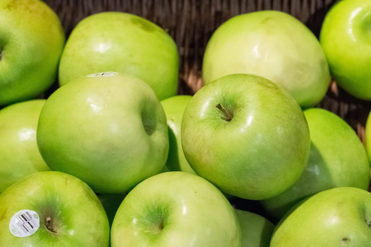 "Postaw się Putinowi – jedz jabłka i pij cydr" - zainicjowana przez dziennikarza "Pulsu Biznesu" akcja pod takim hasłem podbija internet. To odpowiedź na zapowiedziane przez Moskwę embargo na polskie warzywa i owoce. 