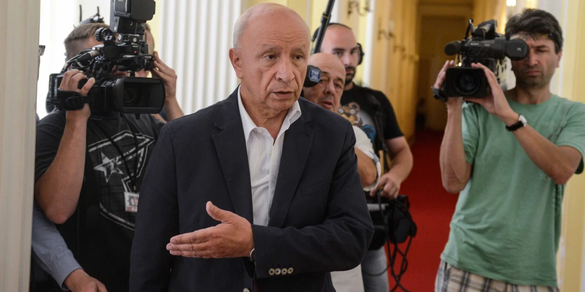 Do warszawskiego sądu pracy wpłynął pozew byłego dyrektora stołecznego szpitala im. Św. Rodziny profesora Bogdana Chazana. Domaga się on uznania wypowiedzenia z pracy za bezskuteczne. 