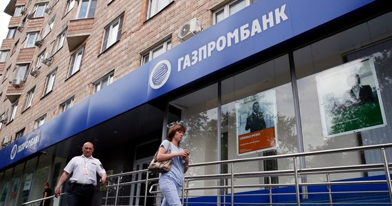 Nałożone przez Unię Europejską sankcje gospodarcze wobec Rosji dotkną pięć rosyjskich banków: Sbierbank, WTB, Gazprombank, WEB i Rossielchozbank. Restrykcje wejdą w życie w piątek. 