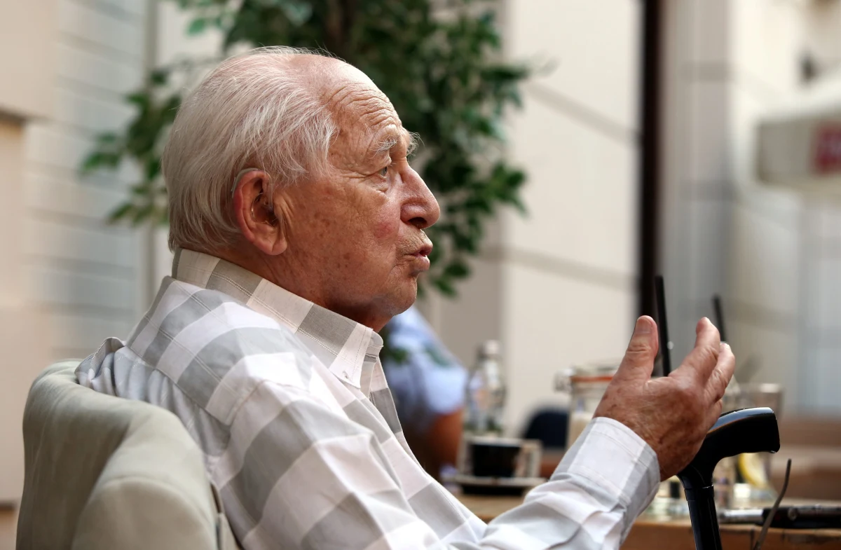 Tragiczny błąd - tak o decyzji o wybuchu Powstania Warszawskiego mówi Stanisław Likiernik, jeden z ostatnich żyjących żołnierzy Kedywu, elitarnego pionu Armii Krajowej. To on był pierwowzorem Kolumba, książkowej postaci, która stała się symbolem powstańczego pokolenia. Stanisław Likiernik w trakcie Powstania walczył na Woli, Starym Mieście i Czerniakowie.