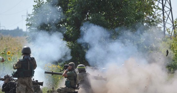 Ukraińskie wojska odparły atak 150 bojowników z Rosji, którzy próbowali przekroczyć granicę między dwoma krajami przy wsparciu trzech czołgów - oświadczył w piątek rzecznik Rady Bezpieczeństwa Narodowego i Obrony Ukrainy Andrij Łysenko. 