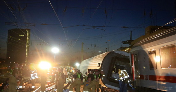 45 osób zostało rannych w zderzeniu dwóch pociągów na dworcu głównym w Mannheim, na zachodzie Niemiec. Wczoraj późnym wieczorem skład pasażerski zderzył się tam z pociągiem towarowym.