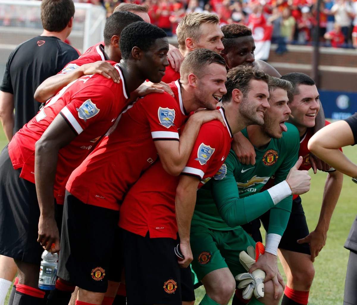 „Robin potrzebuje pełnego reżimu treningowego zanim ponownie zagra w meczu” – mówi Louis van Gaal, trener Manchester United. Piłkarz reprezentacji Holandii i Manchesteru United, Robin van Persie nie zagra w pierwszym meczu sezonu ligi angielskiej ze Swansea City (16 sierpnia). To efekt przedłużonego urlopu napastnika po mistrzostwach świata w Brazylii.