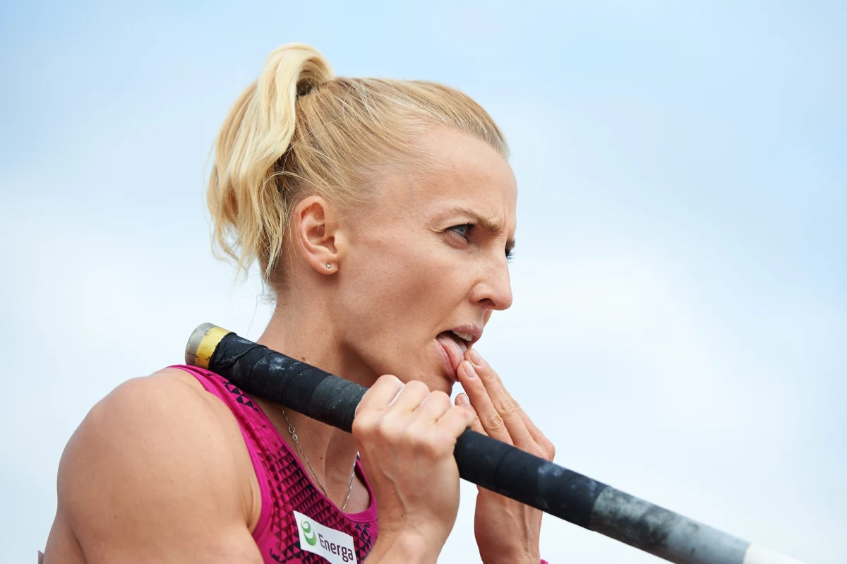 Anna Rogowska, brązowa medalistka olimpijska z Aten i była mistrzyni świata w skoku o tyczce, nie wystartuje w rozpoczynających się 12 sierpnia w Zurychu 22. mistrzostwach Europy - poinformował Polski Związek Lekkiej Atletyki. Powodem takiej decyzji są problemy zdrowotne tyczkarki. 