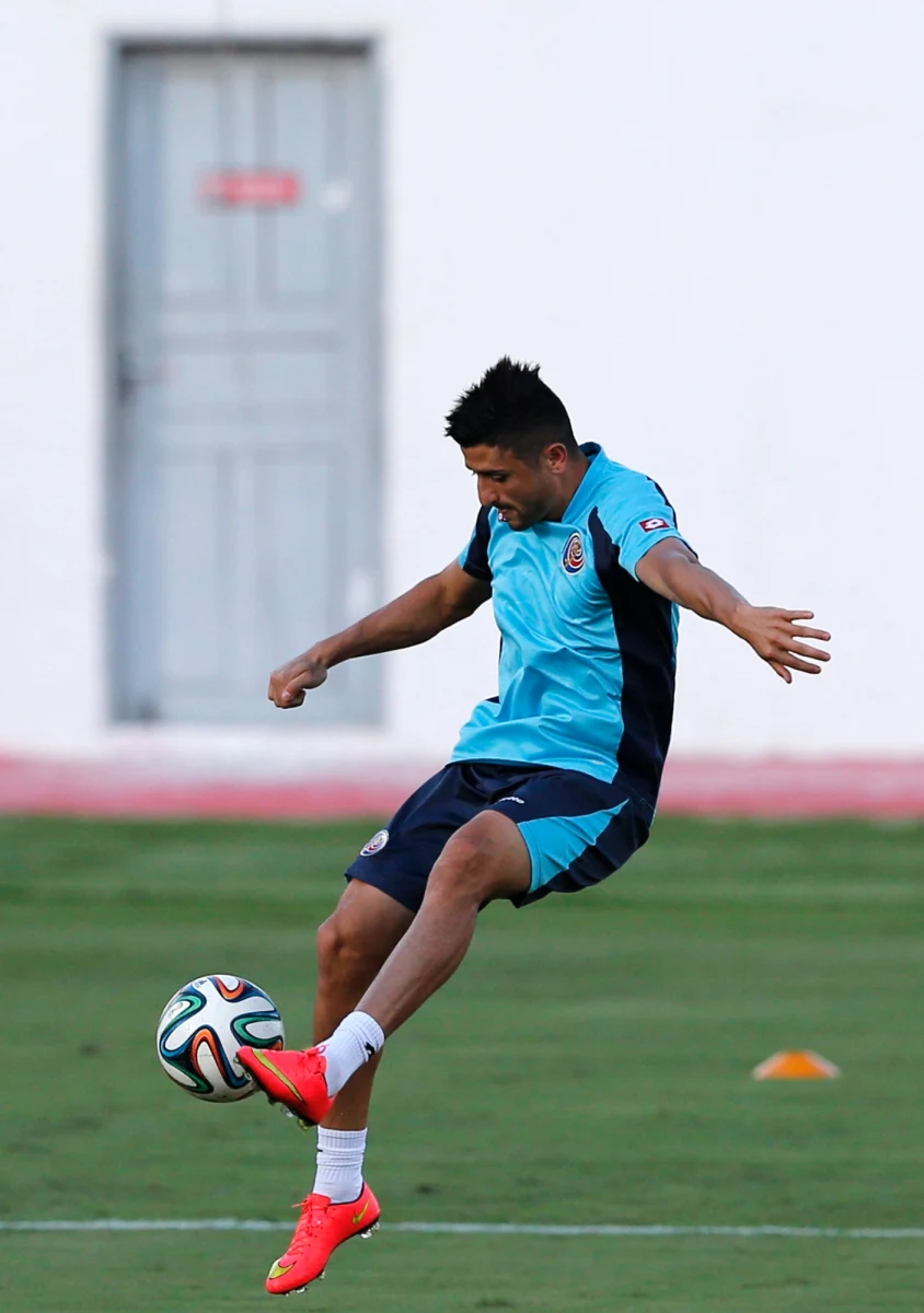 Grający w AIK Sztokholm Celso Borges wystąpił w wyjazdowym meczu ligowym z IFK Goeteborg (2:0) tylko dlatego, że jeden z kibiców... pożyczył mu koszulkę. Kostarykański piłkarz o swojej zapomniał.