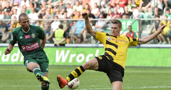 W sparingowym meczu piłkarskim Śląsk Wrocław przegrał na własnym stadionie z Borussią Dortmund 0:3. W końcówce spotkania na boisku, po stronie Borussi pojawił się wracający do gry po kontuzji reprezentant Polski Jakub Błaszczykowski.