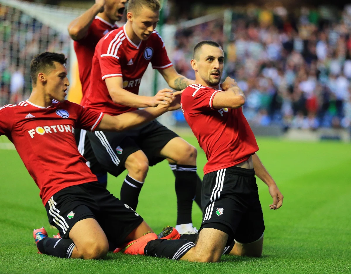 Co powinno zrobić kierownictwo Legii Warszawa po blamażu, jakim jest usunięcie przez UEFA tej drużyny z rozgrywek Ligi Mistrzów (formalnie był to walkower) na skutek karygodnego błędu, czyli wystawienia do gry w rewanżowym meczu przeciwko Celtikowi Glasgow zawodnika, który nie odbył do końca kary zawieszenia za czerwoną kartkę otrzymaną w poprzednim sezonie Ligi Europy?