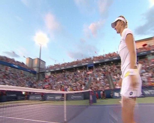 Agnieszka Radwańska (3.) pokonała Białorusinkę Wiktorię Azarenkę (8.) 6:2, 6:2 i awansowała do półfinału turnieju WTA Tour w Montrealu