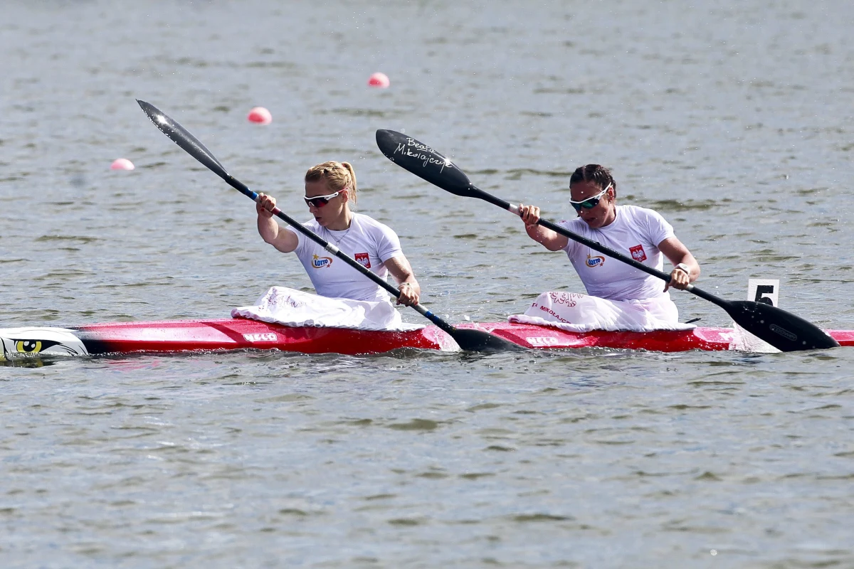 Karolina Naja (AZS AWF Gorzów Wielkopolski) i Beata Mikołajczyk (UKS Kopernik Bydgoszcz) zdobyły w Moskwie brązowy medal mistrzostw świata w kajakarstwie w konkurencji K-2 na dystansie 500 m. Zwyciężyły Węgierki, a drugie miejsce zajęły Serbki. Z kolei Marta Walczykiewicz (KTW Kalisz) zdobyła srebro w konkurencji K-1 na dystansie 200 m. Triumfowała Nowozelandka Lisa Carrington, a trzecie miejsce zajęła Serbka Mikolina Moldovan.