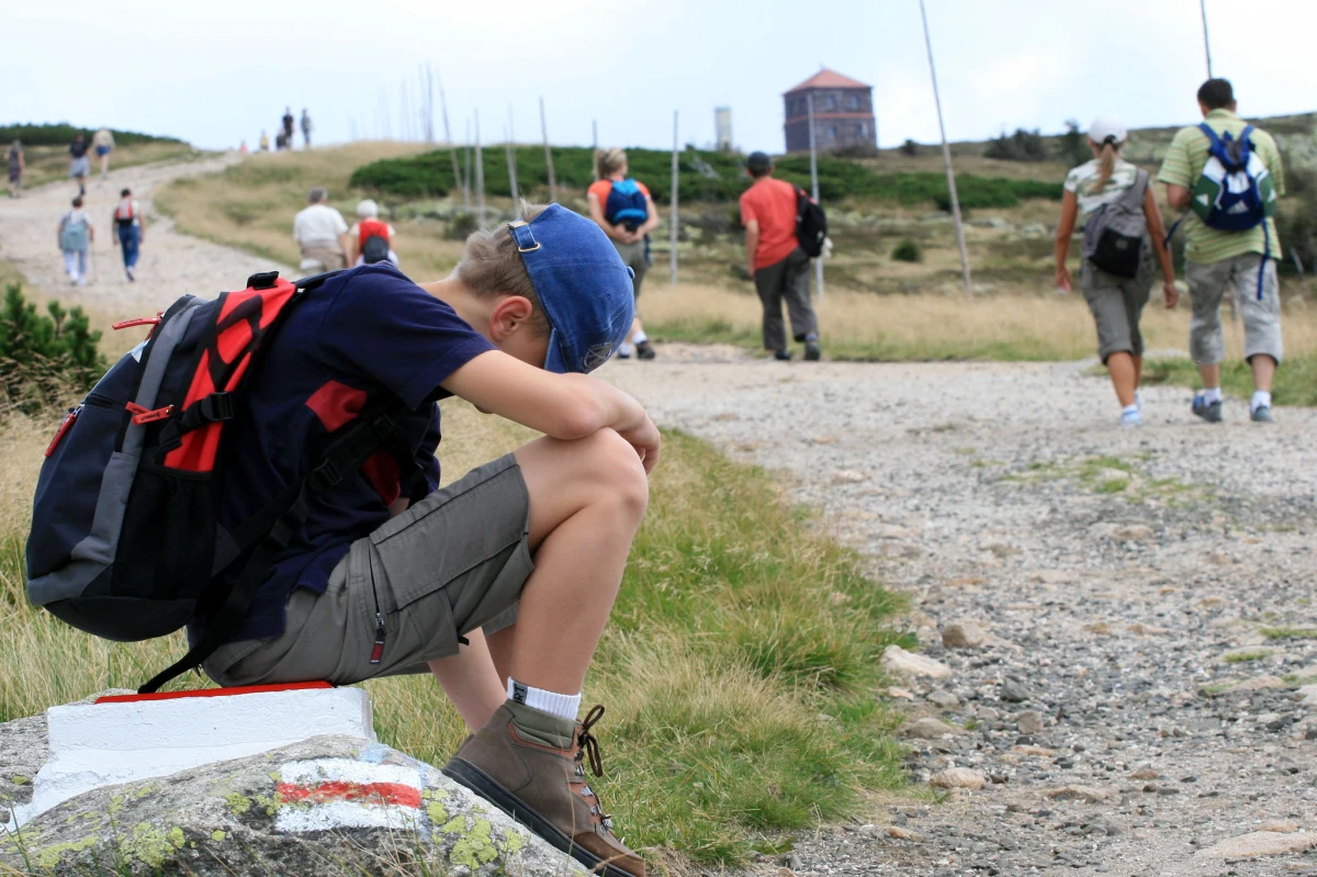 W Karkonoszach ruszyły prace remontowe na trzech szlakach turystycznych. Chodzi o około 4 kilometry tras, na których naprawione zostaną m.in. kładki, pomosty i zniszczenia nawierzchni. Szlaki nie będą zamknięte, ale przedstawiciele Karkonoskiego Parku Narodowego apelują do turystów o ostrożność i wyrozumiałość. 