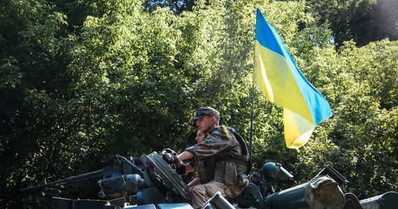 Ukraińskie siły rządowe wciąż walczą z prorosyjskim separatystami w okolicach Doniecka. Władze w Kijowie zadeklarowały, że nie zgodzą się na żadną propozycję rozejmu, jednocześnie żądając od przeciwnika całkowitego złożenia broni.