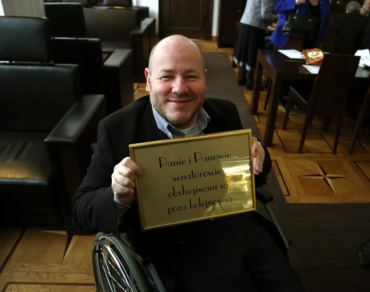 "To ja złożyłem wniosek o odrzucenie tego projektu. To ja zabrałem te darmowe leki emerytom. I chyba ostatni raz to tylko w polemikach z Piotrem Dudą byłem tak pewny słuszności składanych przeze mnie wniosków" - w ten sposób senator Jan Libicki na swoim blogu broni decyzji odrzucenia projektu nowelizacji ustawy o świadczeniach zdrowotnych finansowanych ze środków publicznych.