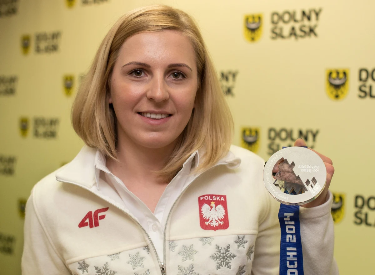 Panczenistka Natalia Czerwonka opuściła w poniedziałek szpital w Łodzi. "Jestem w dobrej formie psychicznej" - powiedziała srebrna medalistka olimpijska z Soczi w wyścigu drużynowym, która znalazła się pod opieką lekarzy po wypadku na treningu. 