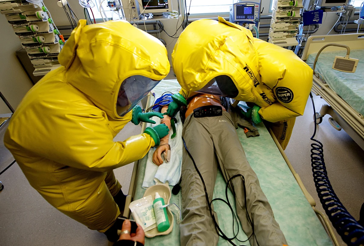 „Eksperymentalne lekarstwo na gorączkę krwotoczną Ebola, które otrzyma Liberia, zostanie podane tylko dwóm miejscowym lekarzom, zarażonym śmiercionośnym wirusem” - poinformował we wtorek liberyjski minister informacji Lewis Brown. 