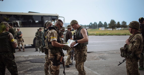 Ukraiński parlament uchwalił projekt ustawy o sankcjach wobec Rosji za popieranie i finansowanie terroryzmu na Ukrainie. Sankcje objęłyby 172 osoby fizyczne i 65 osób prawnych z Rosji i innych państw. Podmioty te uznano za zaangażowane we wspieranie i finansowanie terroryzmu na wschodzie Ukrainy oraz popierające marcową aneksję Krymu przez Federację Rosyjską. 