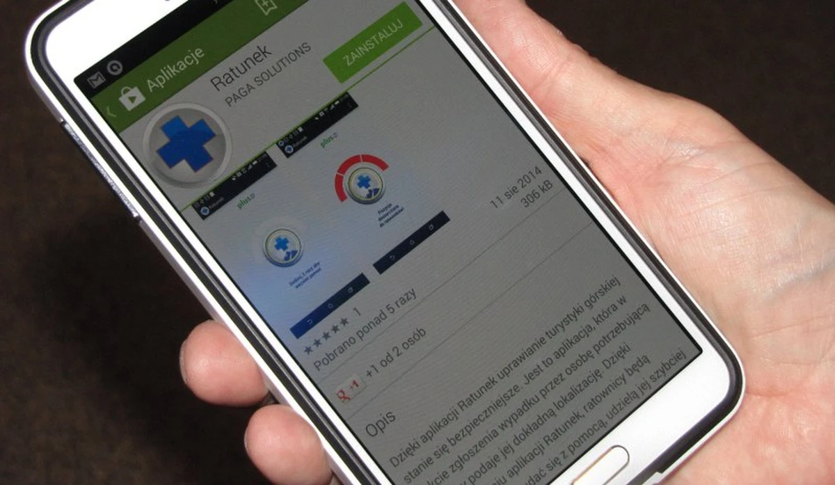 Turyści mogą czuć się bezpieczniej w górach - dzięki aplikacji na urządzenia mobilne "Ratunek". Nie tylko połączy nas z najbliższym ośrodkiem ratowników górskich, ale także automatycznie poinformuje ich o pozycji osoby wzywającej pomocy. Pozwoli na połączenie się z poszkodowanym nawet wtedy, gdy on nie będzie w stanie obsługiwać telefonu. 