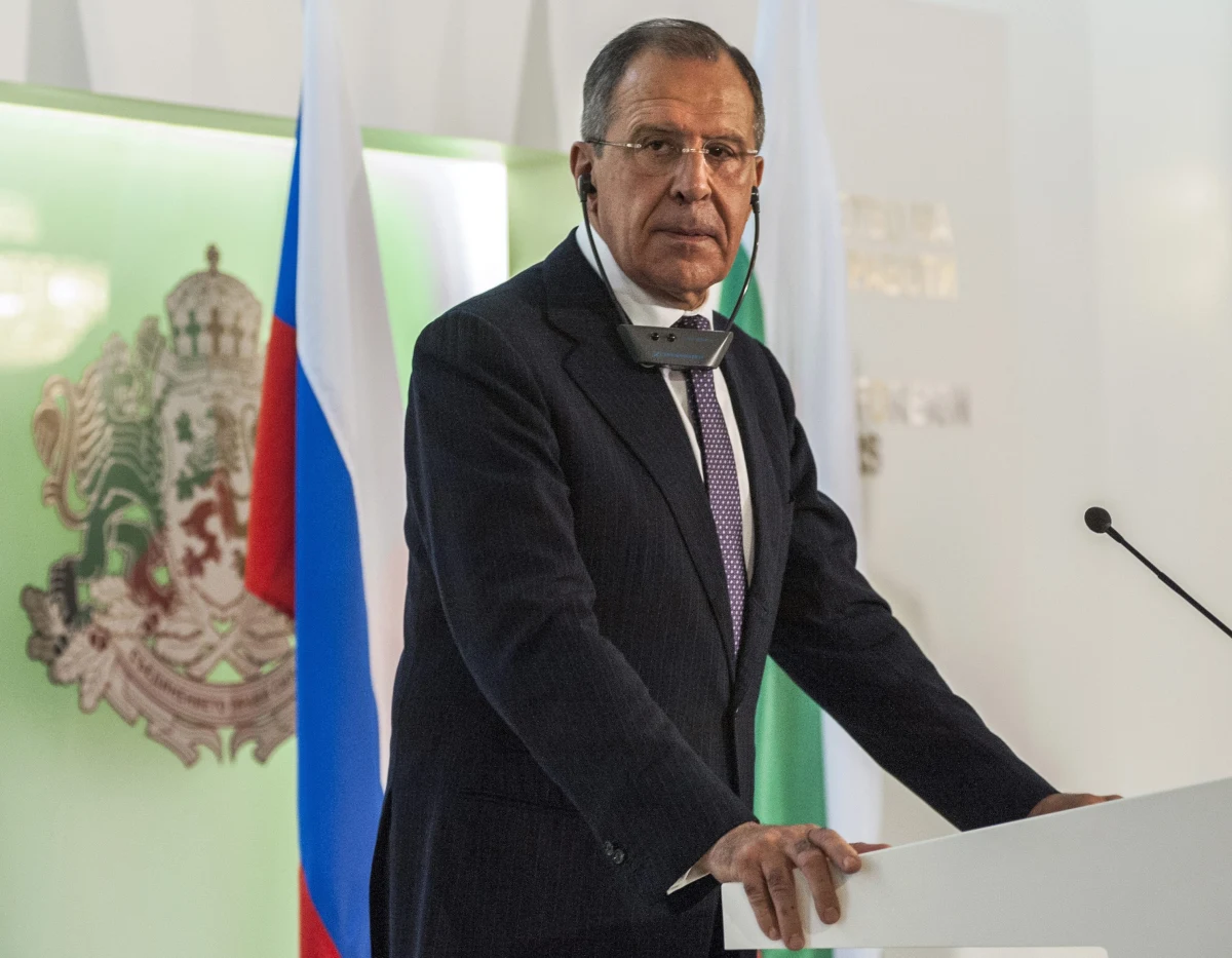 Ministerstwo Spraw Zagranicznych Federacji Rosyjskiej otrzymało od resortu spraw zagranicznych Ukrainy notę, w której wyrażono gotowość przyjęcia pomocy humanitarnej od Moskwy - poinformował szef rosyjskiego MSZ Siergiej Ławrow. W drodze jest kolumna 280 ciężarówek - w których ma być m.in. żywność, woda pitna i sprzęt medyczny.