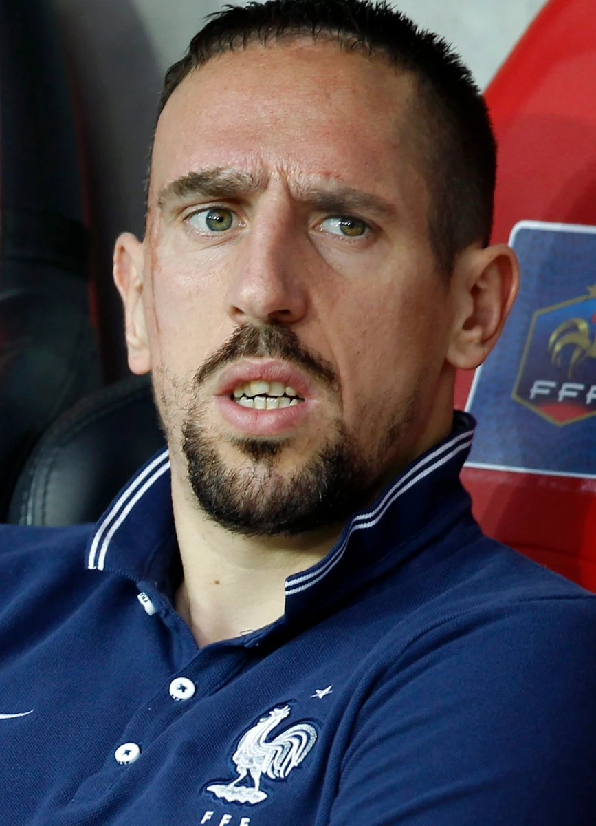 31-letni Franck Ribery oświadczył, że nie zagra już więcej w piłkarskiej reprezentacji Francji - poinformował niemiecki magazyn "Kicker". „Powiedziałem sobie, że już nadszedł ten moment, kiedy trzeba się wycofać" - powiedział piłkarz. 