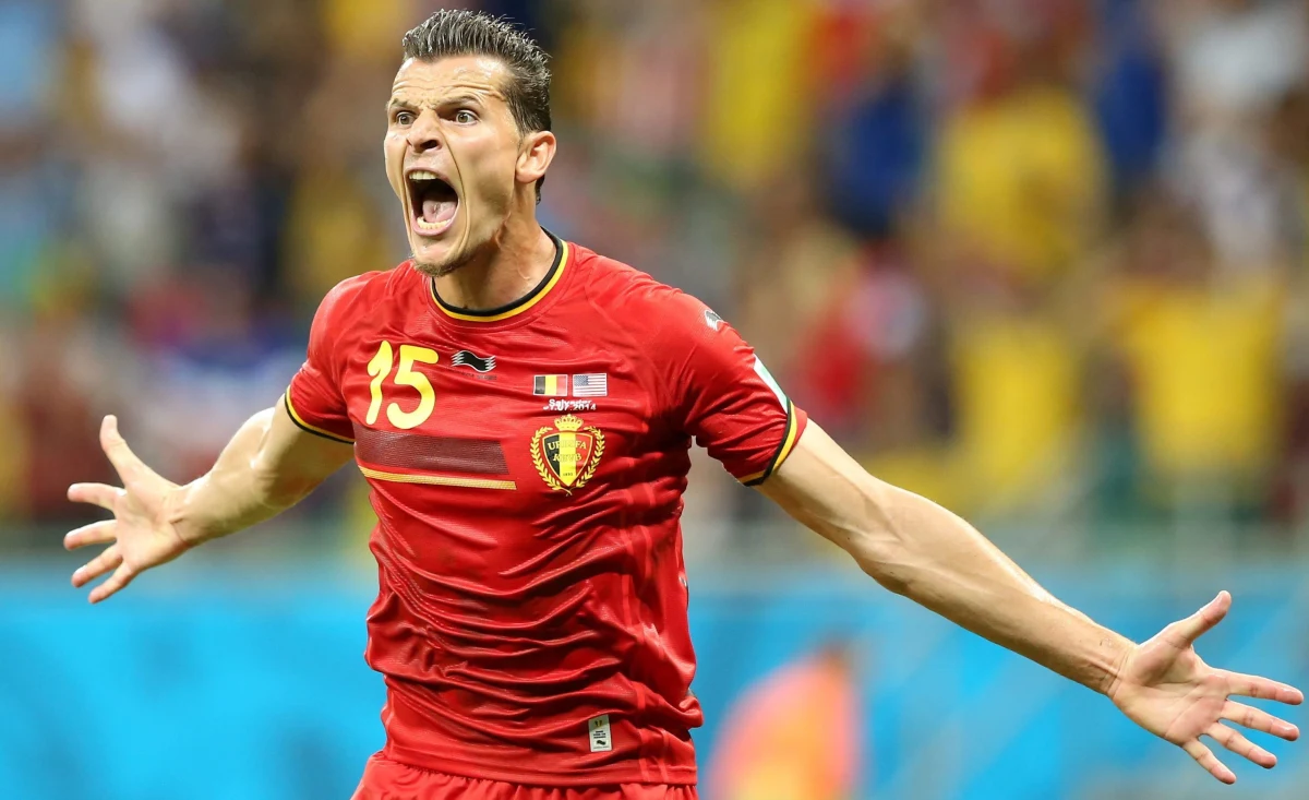 Belgijski piłkarz Daniel van Buyten ogłosił, że kończy zarówno karierę klubową, jak i grę w reprezentacji. "Myślałem o tej decyzji w ostatnich tygodniach. Ciało zadecydowało - powiedziało dość” – stwierdził 36-latek. 