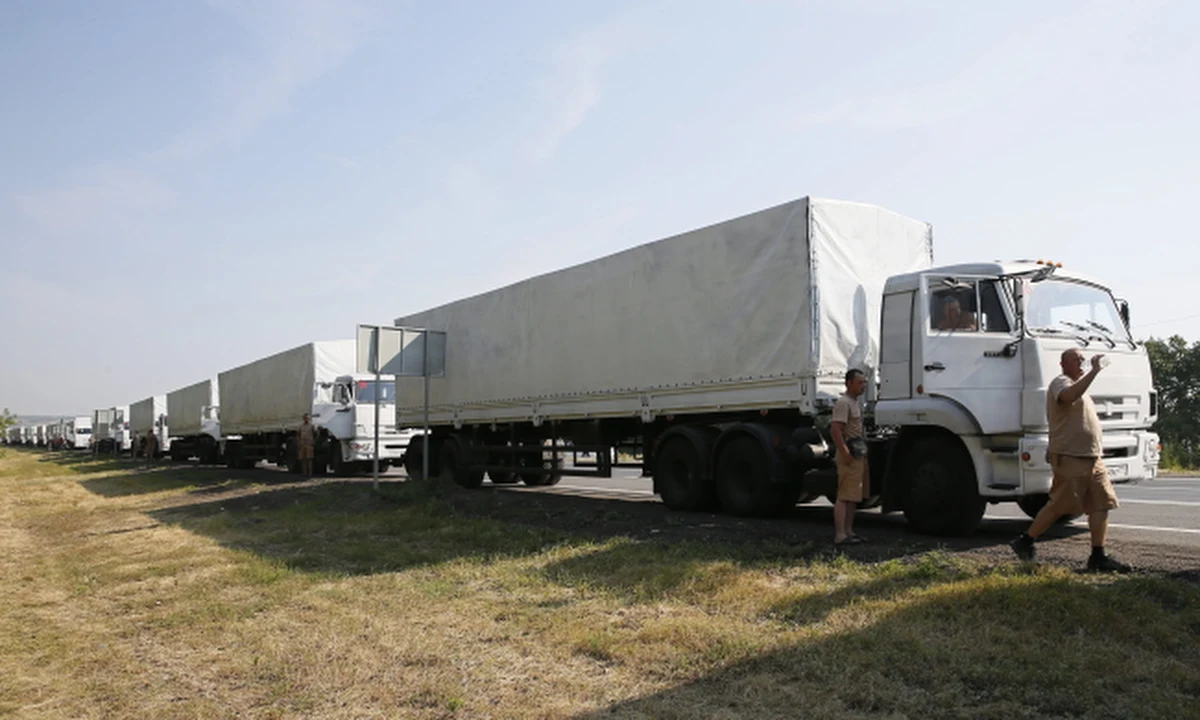 Ukraińskie służby graniczne i celne sprawdzają rosyjski konwój z pomocą humanitarną, który zatrzymał się po stronie rosyjskiej w pobliżu granicy z Ukrainą. Rzecznik ukraińskiej armii poinformował, że po zakończeniu inspekcji konwój zostanie skierowany do opanowanego przez prorosyjskich separatystów Ługańska.