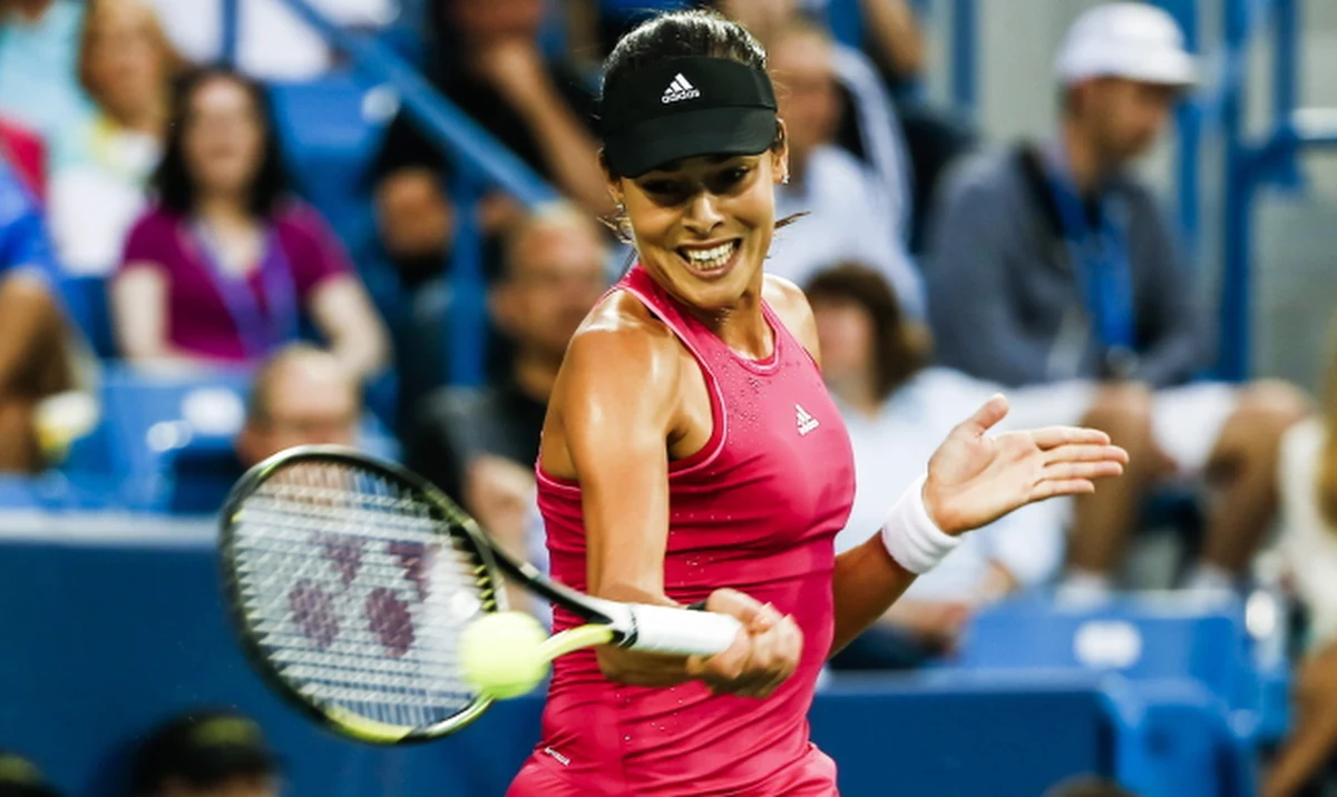 Rozstawiona z numerem dziewiątym Ana Ivanovic pokonała Rosjankę Marię Szarapową (5.) 6:2, 5:7, 7:5 w półfinale turnieju WTA Tour Premier w Cincinnati. W decydującym meczu rywalką Serbki będzie liderka światowego rankingu tenisistek Amerykanka Serena Williams.  