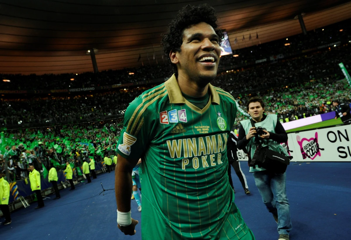 Szokujący incydent po pierwszoligowym meczu Paris Saint-Germain – SC Bastia! Sławny zawodnik korsykańskiego klubu – Brazylijczyk Brandao - zaatakował w szatni obrońcę drużyny przeciwników, zadając mu silny cios głową. Prezes paryskiego klubu Nasser Al-Khelaifi żąda dożywotniego wykluczenia sprawcy z rozgrywek. 