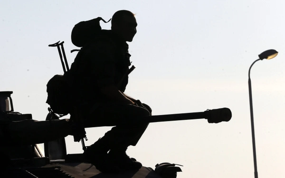 Ukraińskie siły rządowe przejęły posterunek milicji w Ługańsku, mieście na granicy z Rosją. Umieściły na nim ukraińską flagę - poinformował rzecznik Rady Bezpieczeństwa Obrony Ukrainy Andrij Łysenko. Przekazał również, że na terytorium Ukrainy wwieziono z Rosji trzy systemy rakietowe "Grad". Rosja zaprzecza jednak, że dostarczyła separatystom sprzęt bojowy.