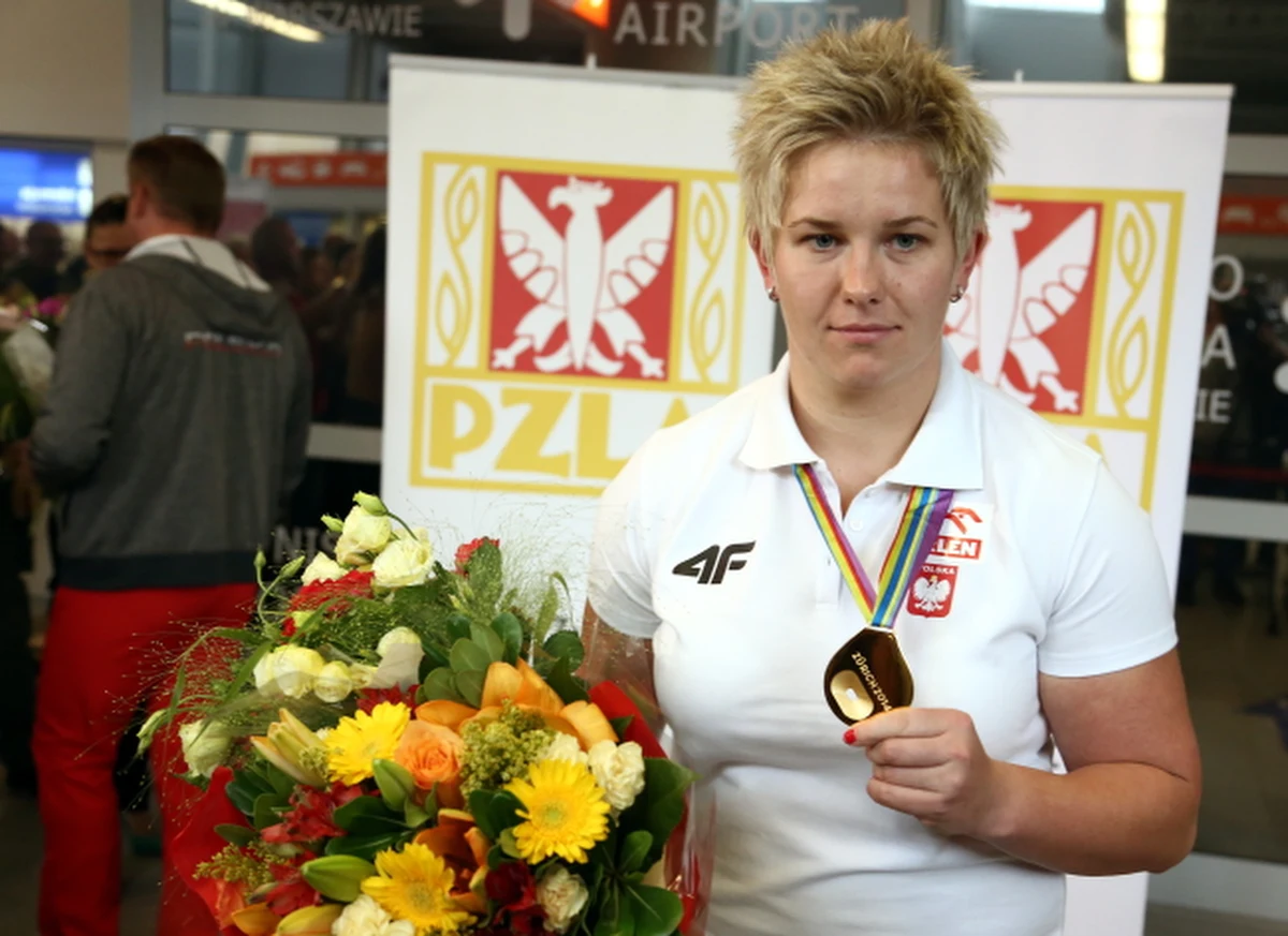 "Myślę, że sprawa pobicia rekordu świata przeze mnie to kwestia kilku dni. Czekam na przekroczenie magicznej granicy 80 metrów już cztery lata” – tak złota medalistka mistrzostw Europy w rzucie młotem z Zurychu Anita Włodarczyk mówiła po przylocie do Warszawy. Rekord świata chce pobić na memoriale Kamili Skolimowskiej w stolicy.