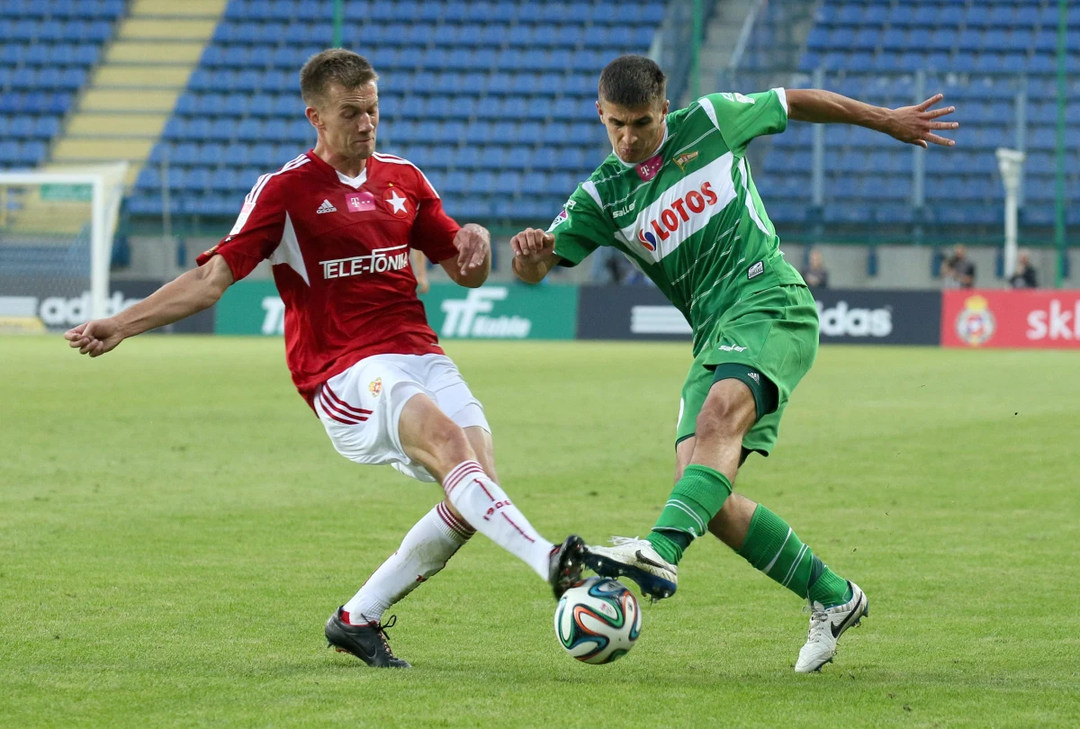 Piłkarze Wisły Kraków pokonali na swoim stadionie Lechię Gdańsk 3:1 i jak na razie pozostają bez porażki w rozgrywkach Ekstraklasy. Niepokonana Wisła z dziewięcioma punktami zajmuje w tabeli piąte miejsce. Lechia jest ósma.