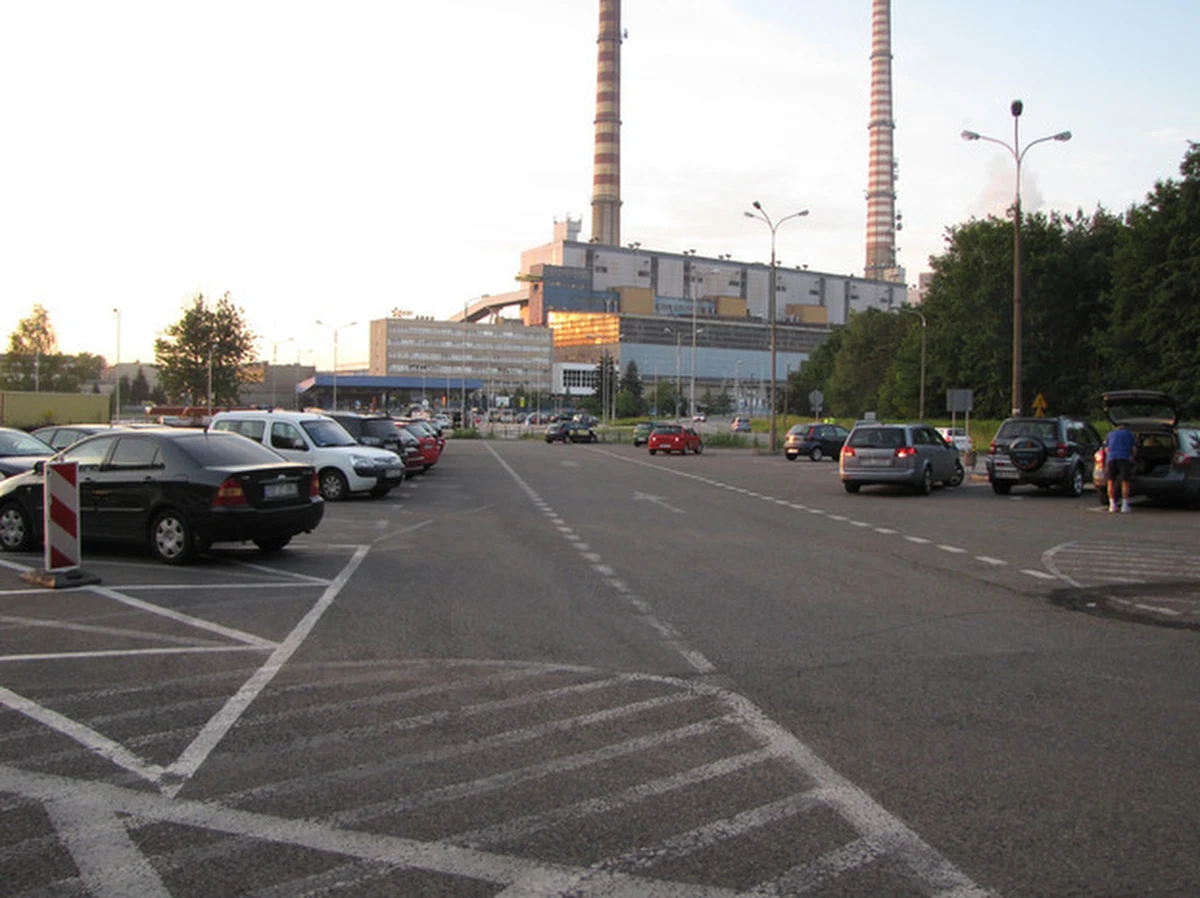 Prokuratura skierowała do sądu akt oskarżenia w sprawie śmierci trzyletniej dziewczynki, która w czerwcu zmarła w nagrzanym samochodzie w Rybniku. Ojciec, który przez nieuwagę zostawił dziecko w aucie, dobrowolnie poddał się karze.  