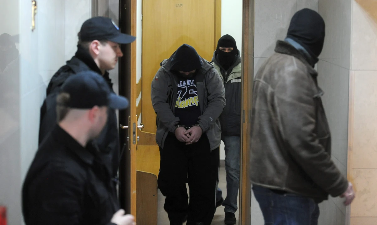 Kolejne trzy miesiące aresztu dla oskarżonego o pedofilię zakonnika, księdza Wojciecha G. Jak dowiedział się nasz reporter Grzegorz Kwolek, sąd w Wołominie zdecydował, że duchowny zostanie za kratami do 17 listopada.