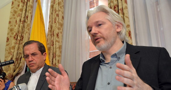 Założyciel demaskatorskiego portalu internetowego WikiLeaks Julian Assange twierdzi, że "wkrótce" opuści ambasadę Ekwadoru w Londynie. Przebywa tam od dwóch lat. Chroni się przed wymiarem sprawiedliwości. 