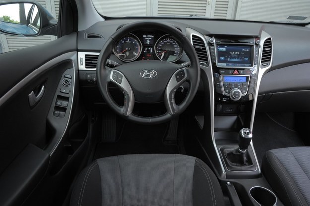 Porównanie Hyundai i30 Wagon, Toyota Auris Touring Sports