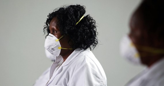 Unijna agencja ochrony granic Frontex zawiesiła bezterminowo odsyłanie drogą lotniczą nielegalnych imigrantów do Nigerii walczącej z wirusem Ebola. Podobne decyzje podjęły też indywidualnie niektóre kraje wspólnoty, m.in. Austria, która nie będzie organizować lotów z imigrantami do krajów zmagających się z epidemią. 