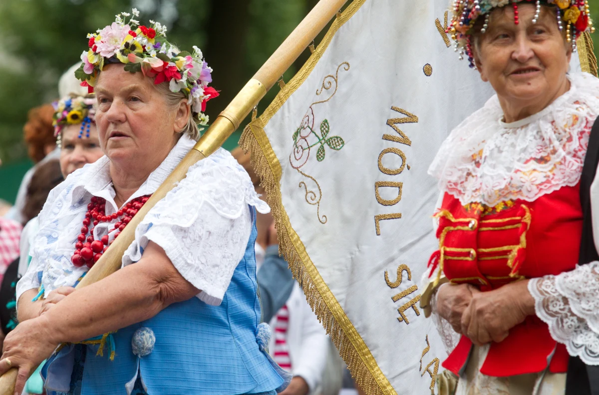 Coraz mniej osób pielgrzymuje pieszo na Jasną Górę - informuje "Rzeczpospolita".  