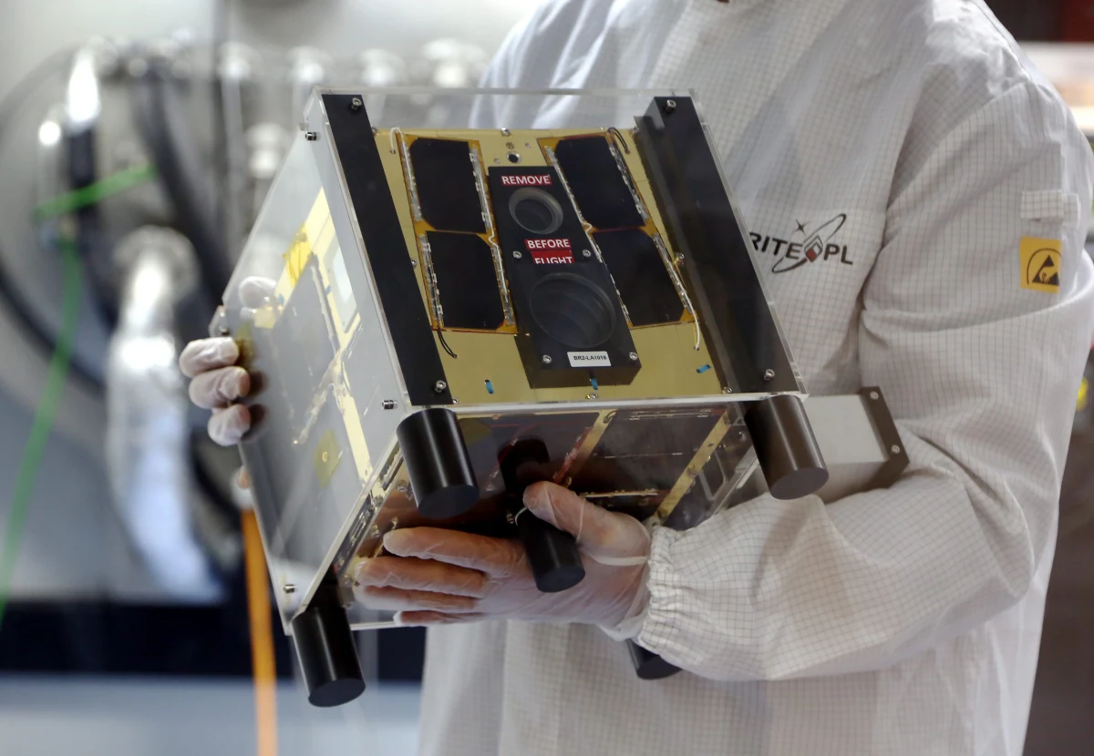 Z chińskiego poligonu Taiyuan Launch Space Center wystartowała rakieta Long March 4B, która wyniosła w przestrzeń kosmiczną polskiego satelitę o nazwie Heweliusz. Od listopada wokół Ziemi krąży "brat" Heweliusza - Lem. 