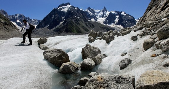 O zachowanie szczególnej ostrożności we francuskich Alpach apelują do turystów władze sławnego kurortu Chamonix. Z powodu złych warunków atmosferycznych w masywie Mont-Blanc tego lata zginęło już 20 alpinistów.