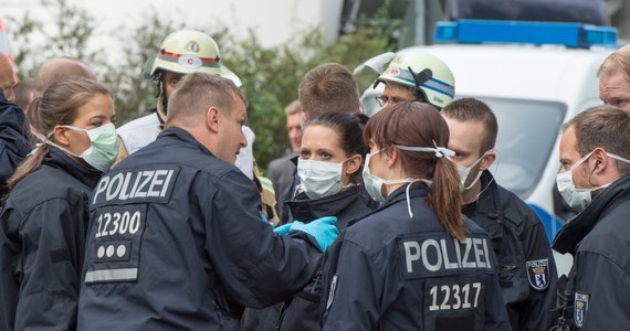 ​Służby ratunkowe w Berlinie otoczyły biuro pośrednictwa pracy w mieście i ewakuowały kobietę, która ma objawy zarażenia wirusem Ebola - podały zagraniczne agencje, powołując się na pracowników pogotowia. 30-latka trafiła do izolatki.