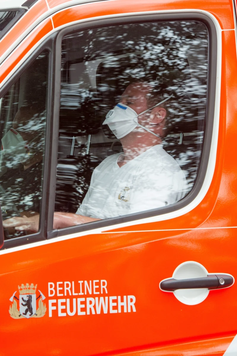 ​Specjaliści berlińskiej kliniki Charite, do której trafiła 30-latka z podejrzeniem zarażenia wirusem Ebola, po badaniach krwi wykluczają przypadek wystąpienia u niej śmiertelnej choroby. Wskazują oni, że podczas pobytu w Afryce pacjentka nie przebywała na obszarach dotkniętych epidemią. Podejrzewają, że chora mogła zarazić się malarią. 