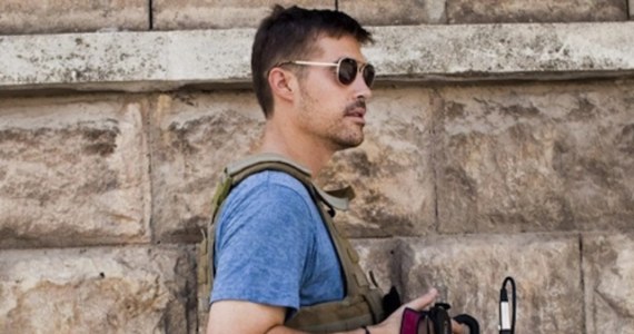 Dżihadyści z Państwa Islamskiego, którzy opanowali dużą część terytoriów Iraku i Syrii opublikowali nagranie wideo, które ma przedstawiać egzekucję amerykańskiego dziennikarza Jamesa Foleya - poinformowała agencja Reutera. Mężczyzna zaginął prawie 2 lata temu w Syrii. 