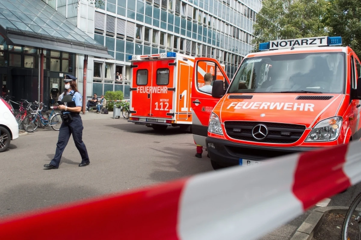 13-latek, który w poniedziałek trafił do szpitala w Belgii z podejrzeniem zarażenia wirusem Ebola, jest chory na malarię. Jeszcze dziś zostanie wypuszczony z izolatki. Niemieccy lekarze wykluczyli też zarażenie Ebolą u kobiety, którą przewieziono wczoraj do kliniki Charite w Berlinie. Badania krwi wypadły negatywnie - poinformował wieczorem szpital.  