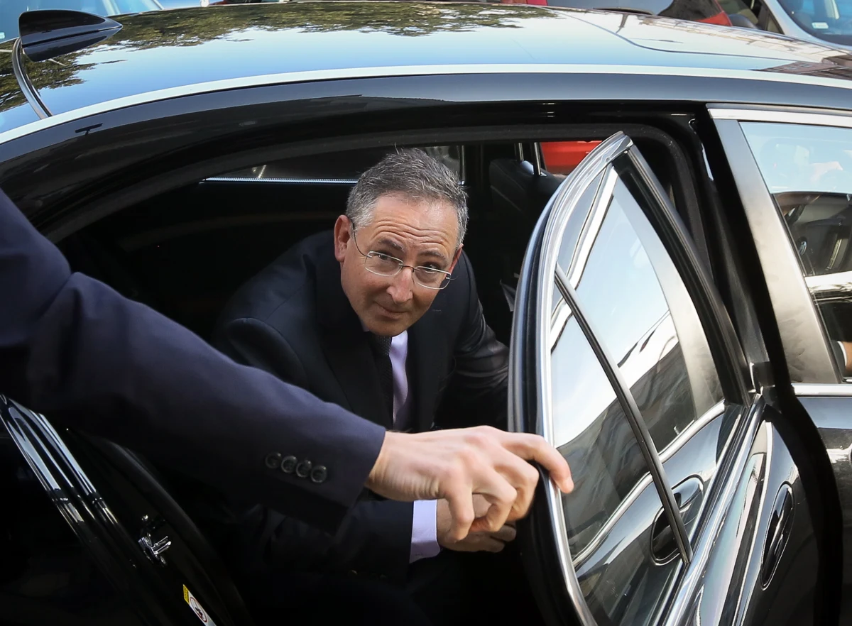 Szef MSW Bartłomiej Sienkiewicz zeznaje w warszawskiej prokuraturze jako świadek w śledztwie dotyczącym domniemanego "naruszenia niezależności NBP" w związku z nielegalnie nagraną jego rozmową z szefem NBP Markiem Belką. Wchodząc na przesłuchanie w Prokuraturze Okręgowej w Warszawie Sienkiewicz nie chciał rozmawiać z dziennikarzami.