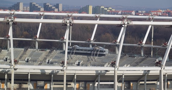 Sprawa skandalicznie długiej przebudowy Stadionu Śląskiego trafia do prokuratury. Doniesienie złożył zarząd województwa. Chodzi o sprawę wadliwych łączników, tzw. krokodyli, z powodu których kilka lat temu wstrzymano budowę dachu nad stadionem.