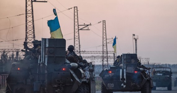 Większość Ługańska została wyzwolona przez ukraińską armię - twierdzi Kijów. Odbijanie miasta z rąk terrorystów nie jest jednak łatwe, bo w mieście trwa ostrzał rakietowy ze strony separatystów - donosi specjalny wysłannik RMF FM Krzysztof Berenda.