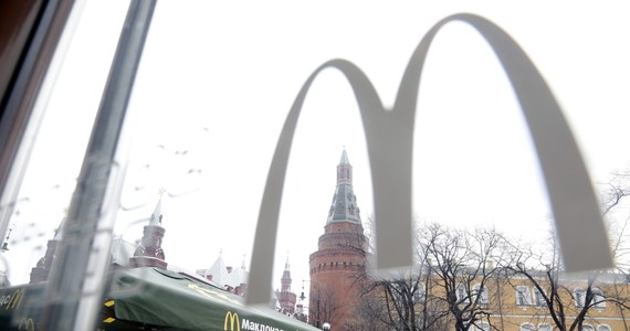 ​Rosyjska służba ochrony konsumentów Rospotriebnadzor powiadomiła, że zakazała tymczasowo działania czterem lokalom McDonald's w Moskwie. Jako powód podała wykrycie w nich wielu uchybień sanitarnych w trakcie kontroli między 18 a 20 sierpnia. Sieć restauracji oświadczyła, że bada zarzuty.